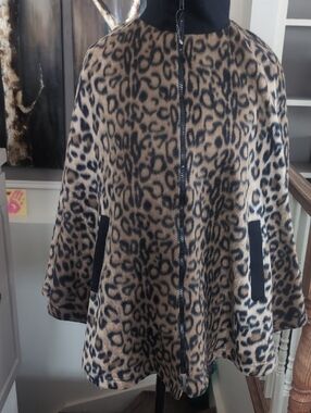 Victoria Brand Leopard Print Zip-Front Women's Cape Jacket - Tan/Black